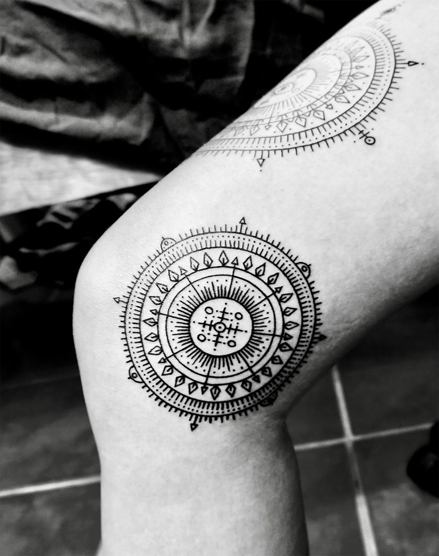 Floral Fern Minimalist Geometric Circle Temporary Tattoo Nature Leaves  Wrist Tattoo - Etsy